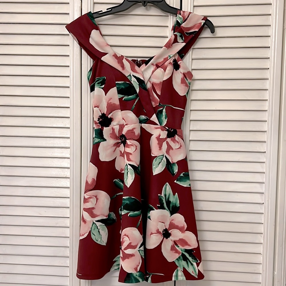 Never worn, floral semi formal dress